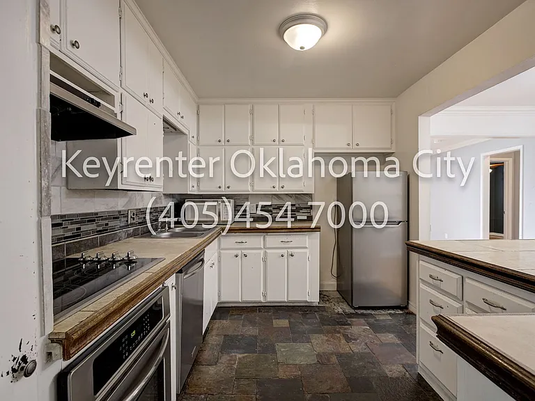 1622 W Britton Rd — Photo 15