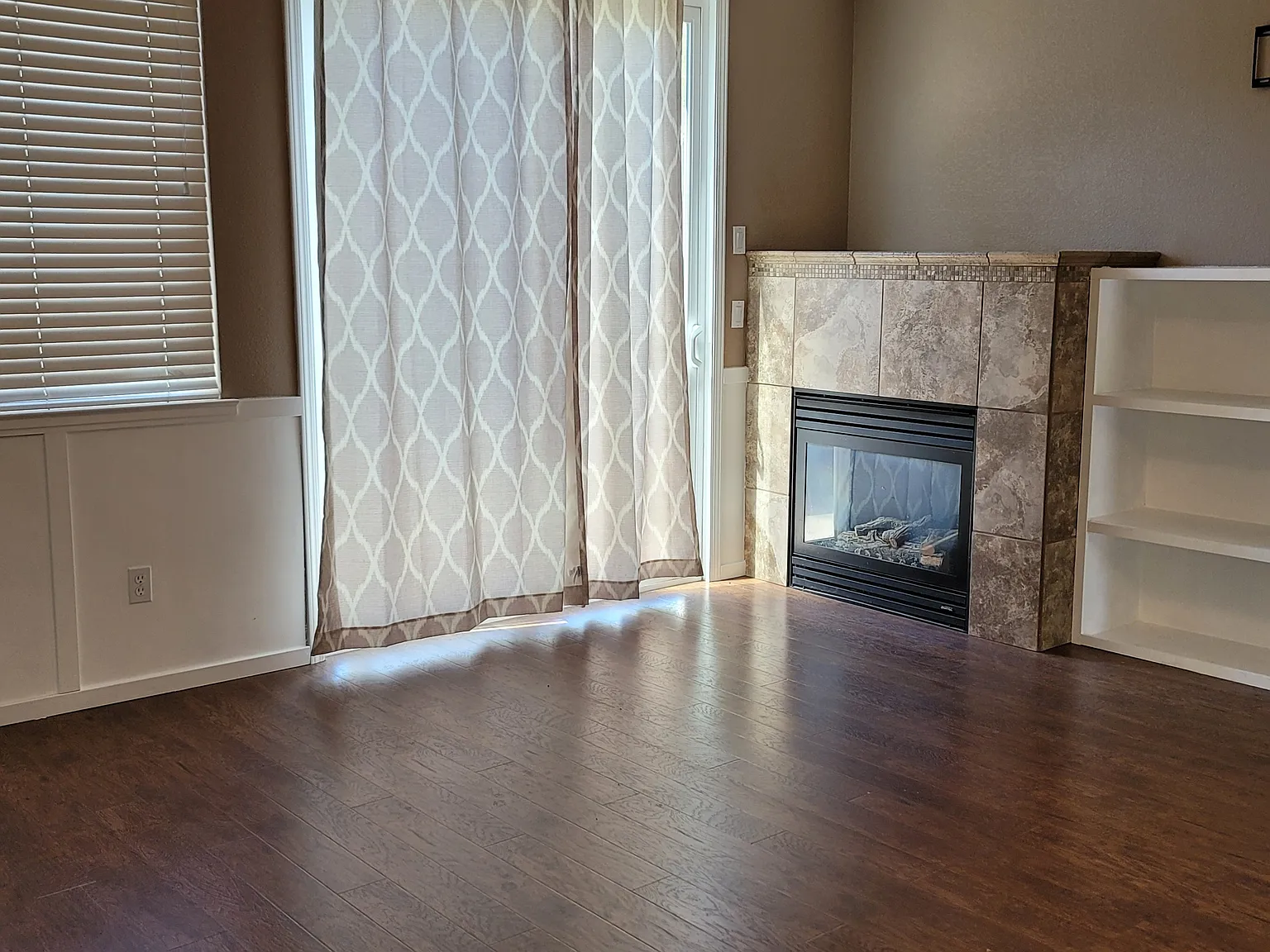3 bed, 1339 sqft, $2,500 — Photo 2