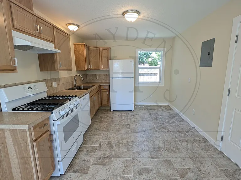 625 SW Dennis Ave — Photo 6