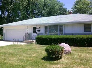 704 Hawthorne Ave, Rockford, IL 61108