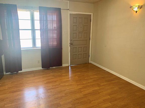 3rd image of 2749 Catalina Dr