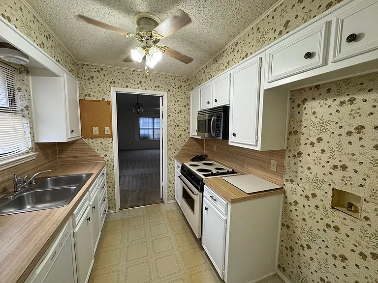 1414 Chapel Ridge Rd — Photo 5