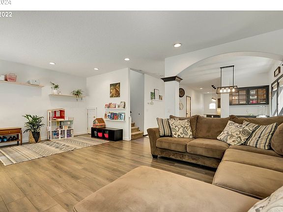 4th image of 1673 NE Parkside Dr