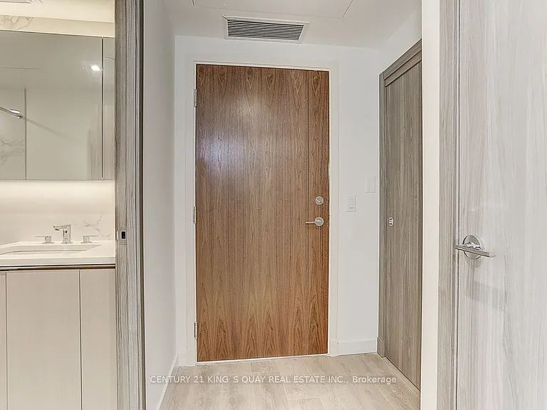 25 McMahon Dr #601 — Photo 8