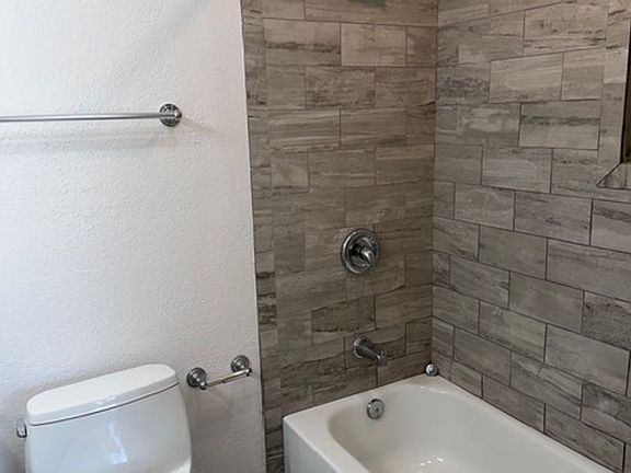 3rd image of 4191 Cleveland Ave APT 19