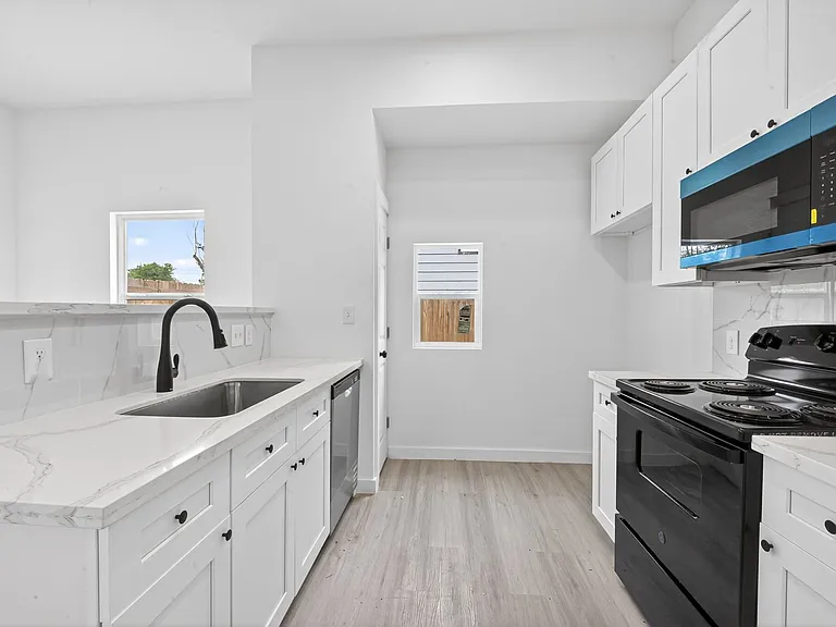 9007 Hilda St — Photo 4