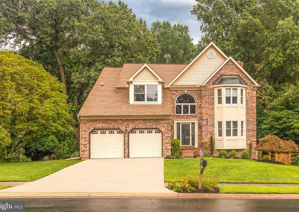 1st image of 415 Dellcrest Dr