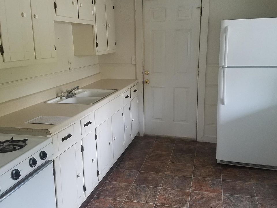 2nd image of 908 W 6th St