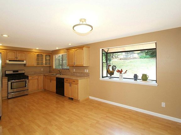 5th image of 10600 NE 109th St