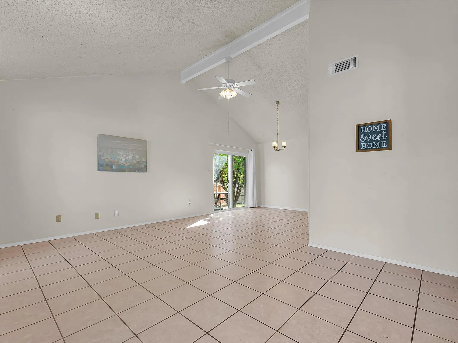 2 bed, 2.0 bath, 2468 sqft, $1,445 — Photo 4