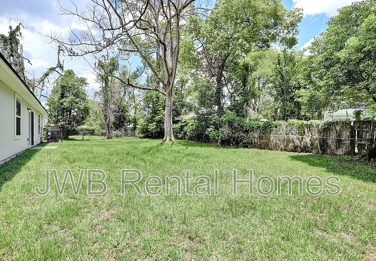 10351 Pinehurst Dr — Photo 19