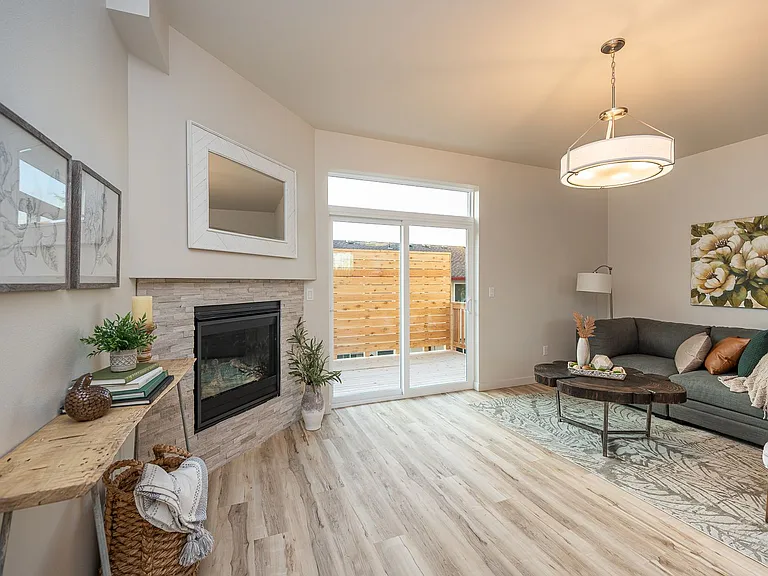 334 9th Ave SE #B-7 — Photo 2