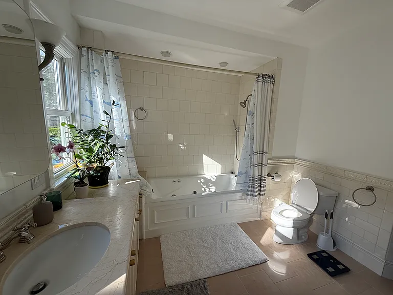 96 Munroe St #3 — Photo 5