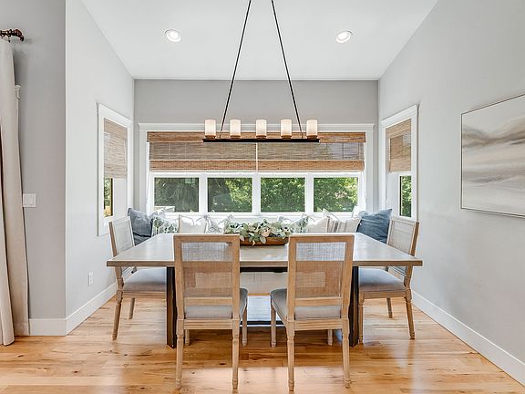 3rd image of 124 Parkridge Dr