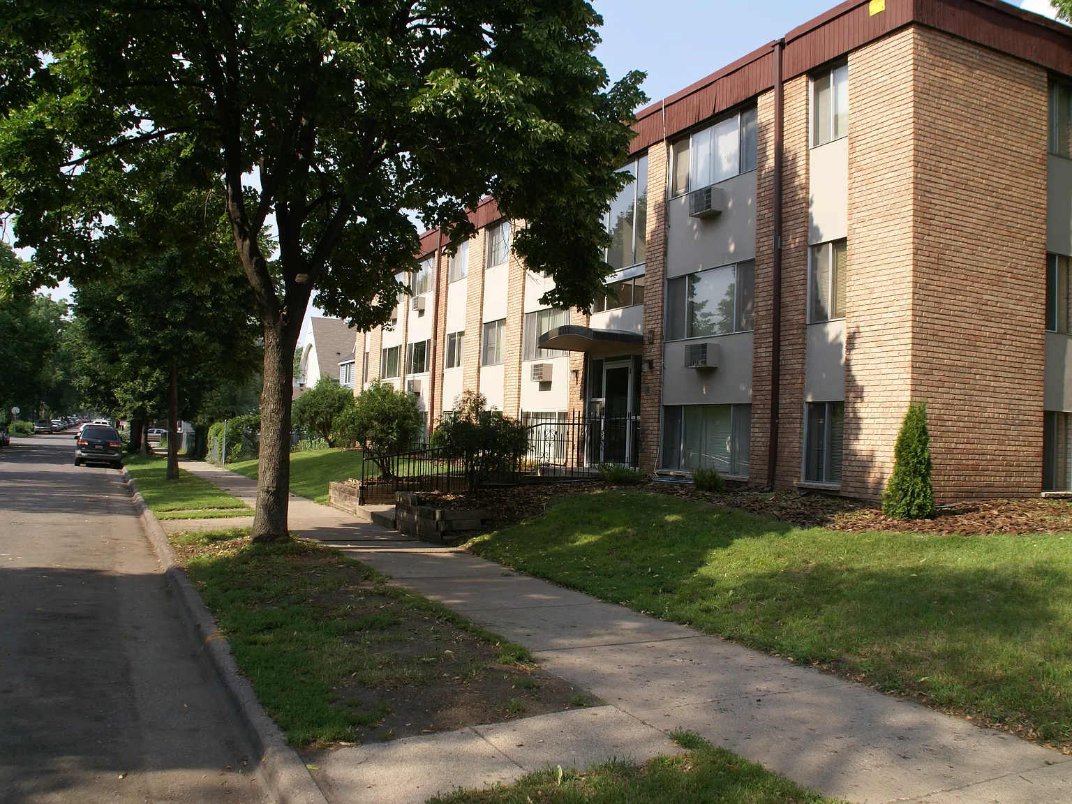 Powderhorn Park Apartments — Photo 2