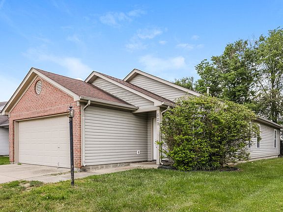 3rd image of 629 Locust Grove Ln