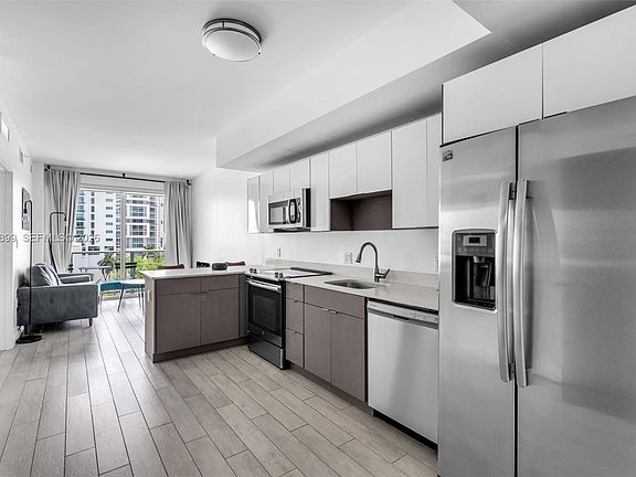 5th image of 321 NE 26th St #709