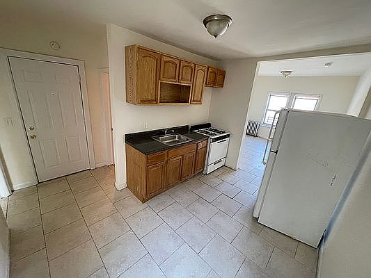 4th image of 114-33 Farmers Blvd #1