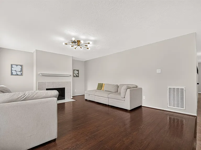 9710 Berkshire Trce — Photo 12
