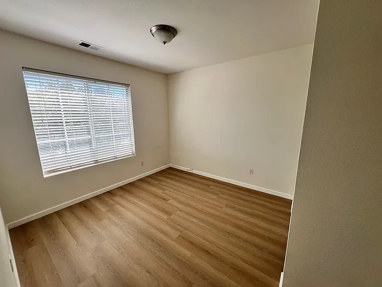 339 Torrington Dr #1 — Photo 23