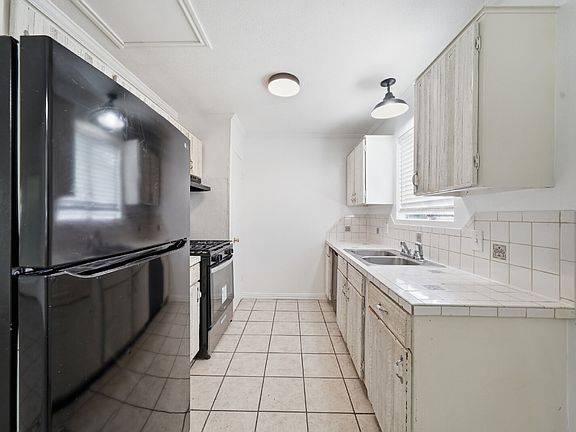 5th image of 1913 Denfield Dr