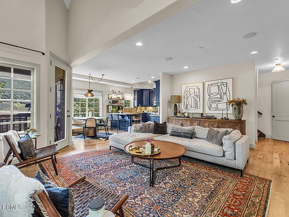 3rd image of 3032 W Canyon Links Dr