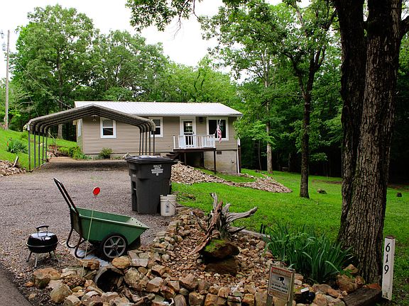 2nd image of 619 Lake Shore Dr