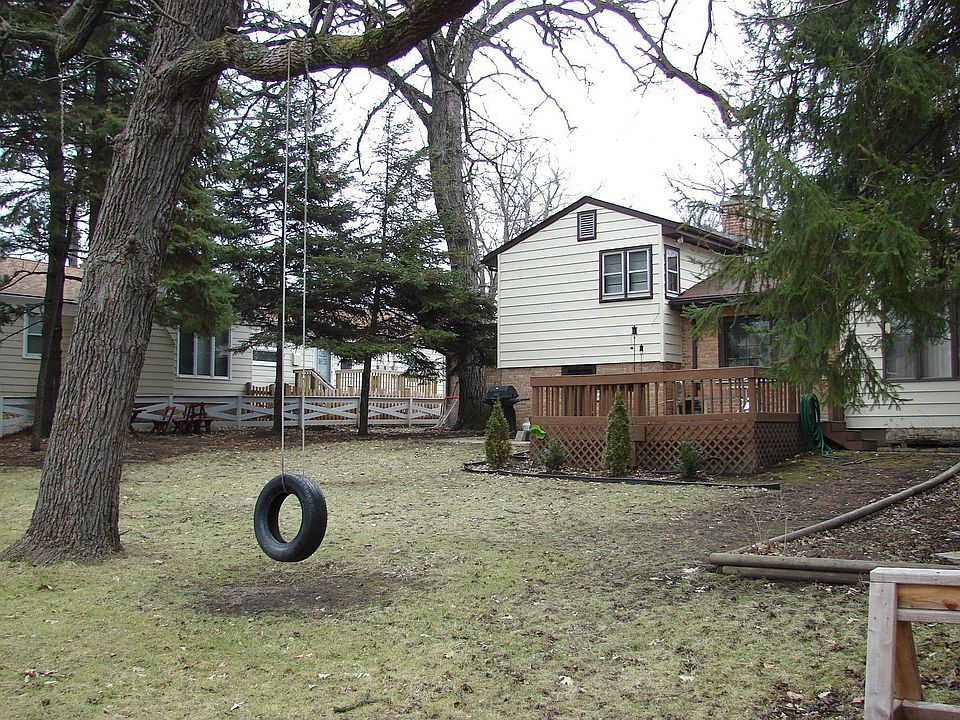 Lake rights, pier, large back yard with deck
