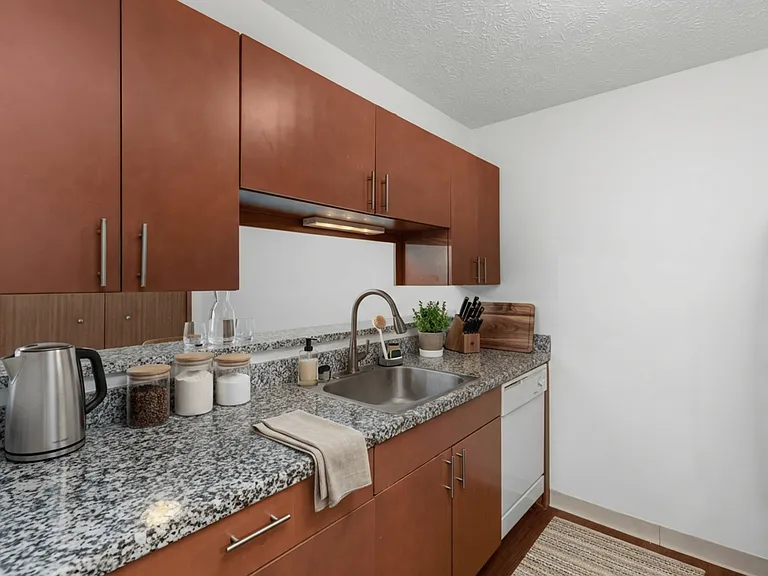 203 Williamsburg Dr — Photo 12