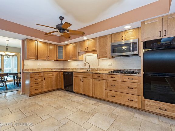 3rd image of 16752 Westwind Dr