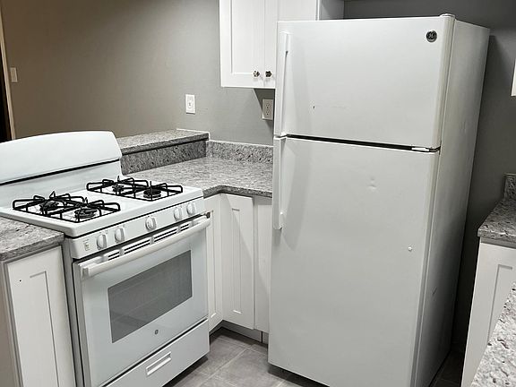 5th image of 306 Spaatz St