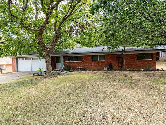 2nd image of 1300 Berry Ln