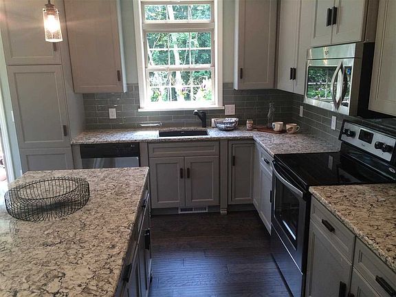 3rd image of 4A Inglewood Dr
