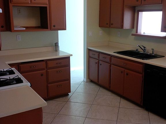5th image of 10425 Shahaptain Ave