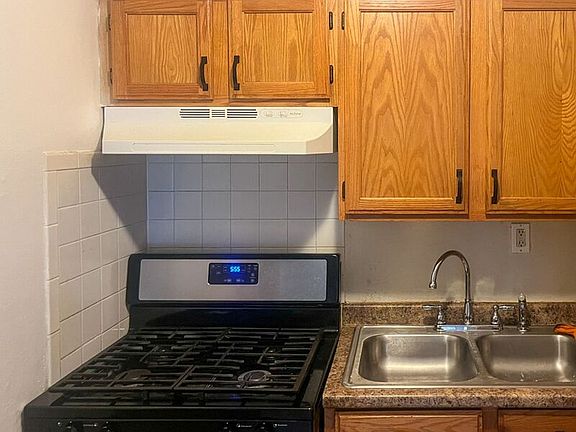 4th image of 6636 Kenwood Dr