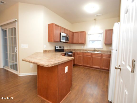 4th image of 120 Waterstone Ln