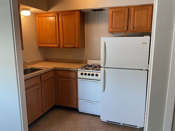 4th image of 4790 Derry St