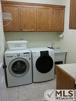 2nd image of 435 Paradise Hls