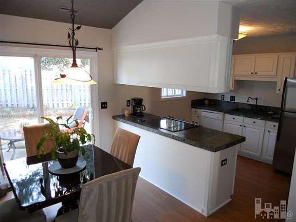 4th image of 301 Hedingham Ln