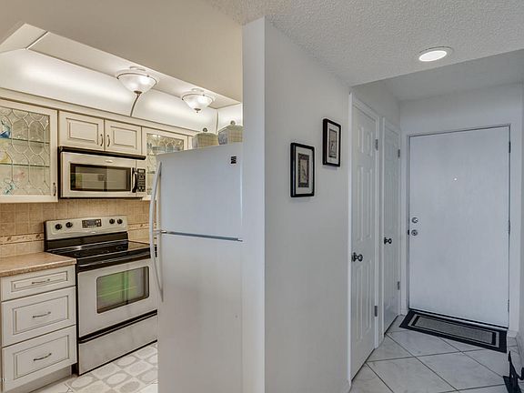 4th image of 2469 S Washington Ave #409