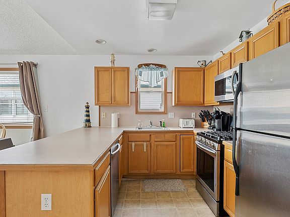 4th image of 237 37th St #W
