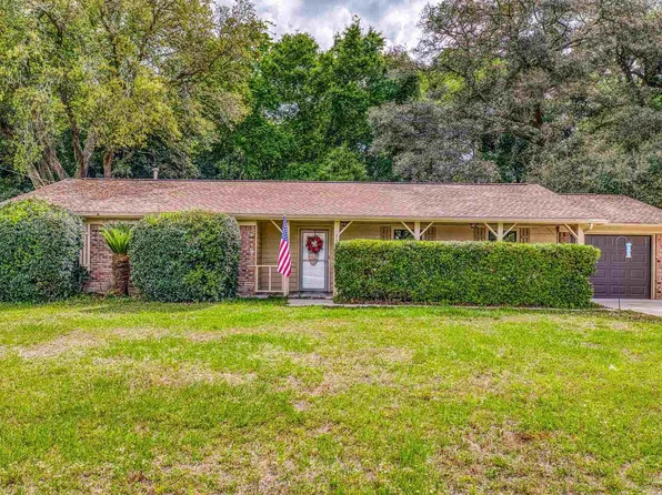 5225 Westwind Cir, Pensacola, FL 32526