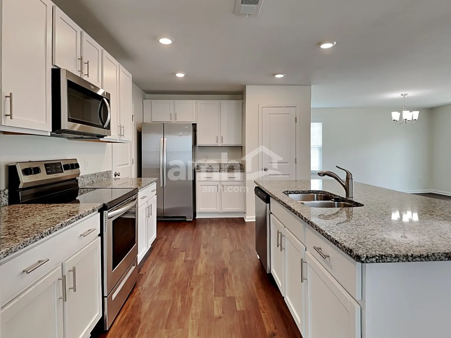 4 bed, 2.5 bath, 2235 sqft, $2,285 — Photo 3