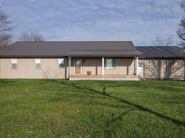 2647 Dowell Rd, Du Quoin, IL 62832