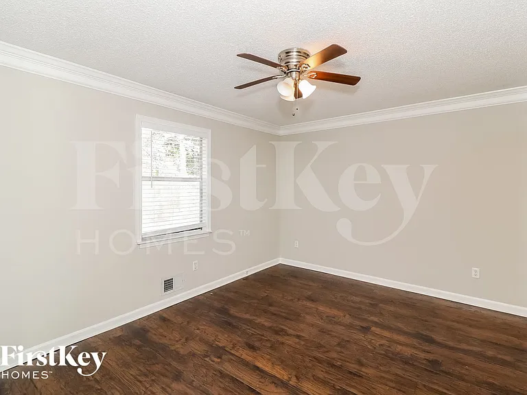 4565 Bonneville Dr — Photo 9