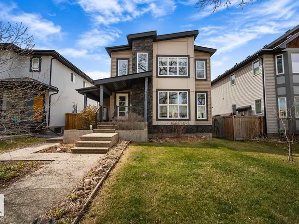9052 92nd St NW, Edmonton, AB T6C 3R2