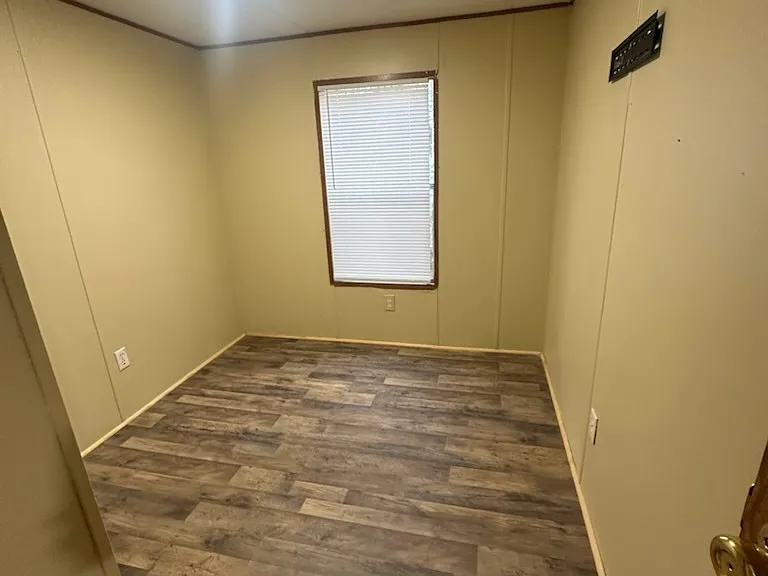 605 Henrietta St — Photo 3