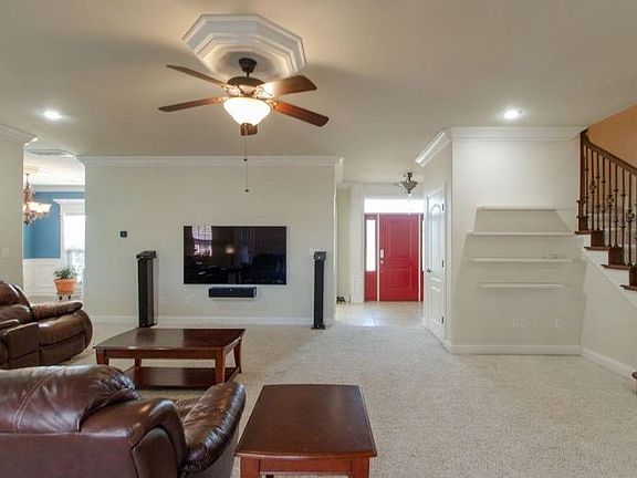 5th image of 120 W Rosemeade Dr