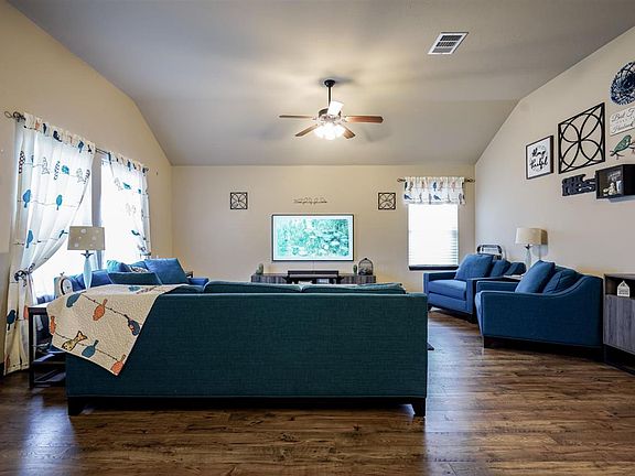 4th image of 4226 Aggie Dr