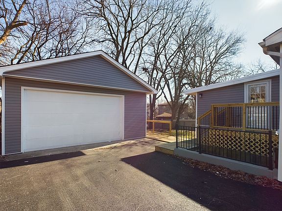 4th image of 11143 S Oketo Ave